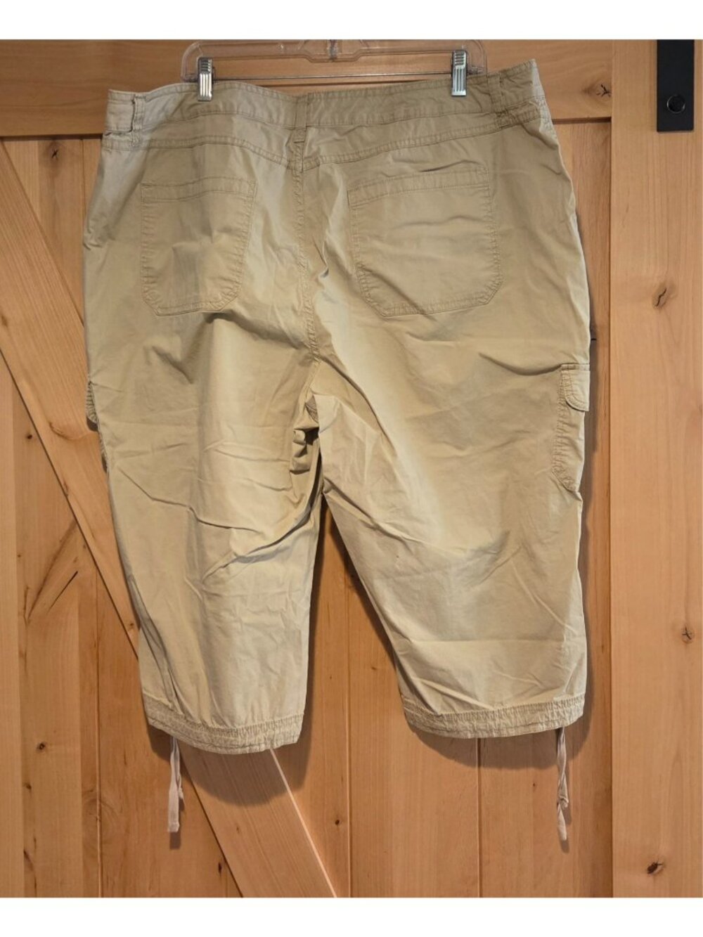 Woman’s 22W St. John’s Bay Capri Pants Tan Cargo Pockets Drawstring Cinch Hem - Picture 2 of 16